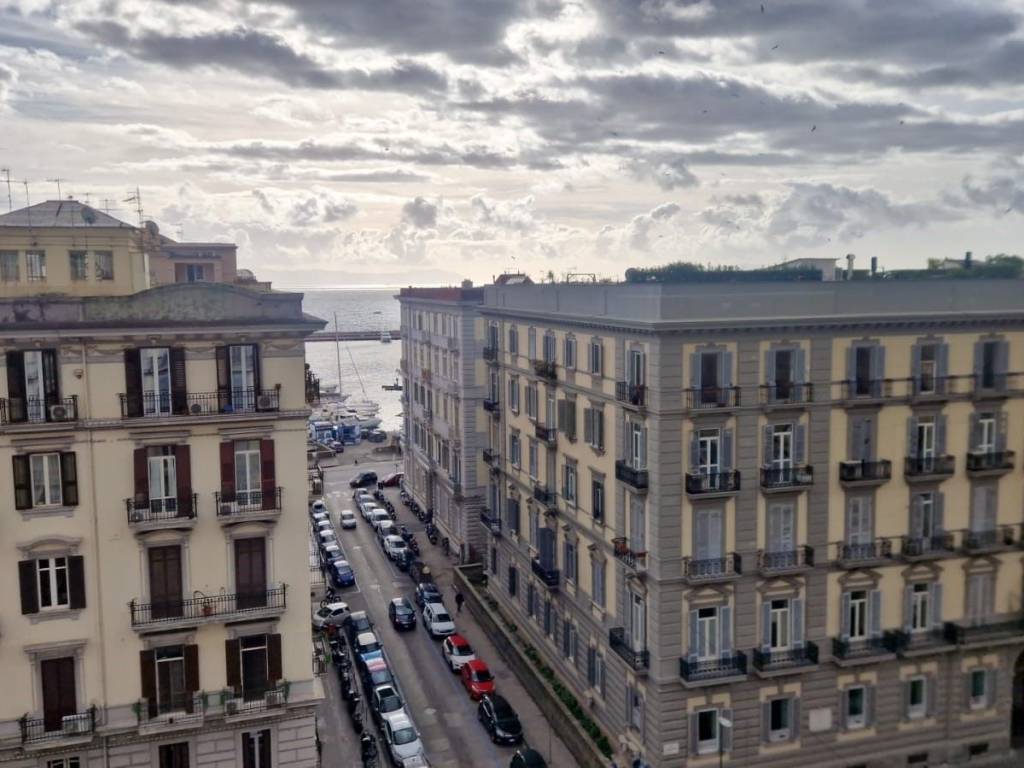 appartamento in vendita a Napoli in zona Chiaia