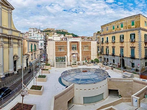 appartamento in vendita a Napoli in zona Chiaia