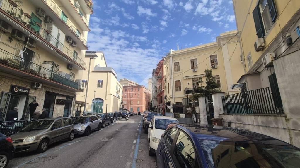 negozio in vendita a Napoli in zona Vomero