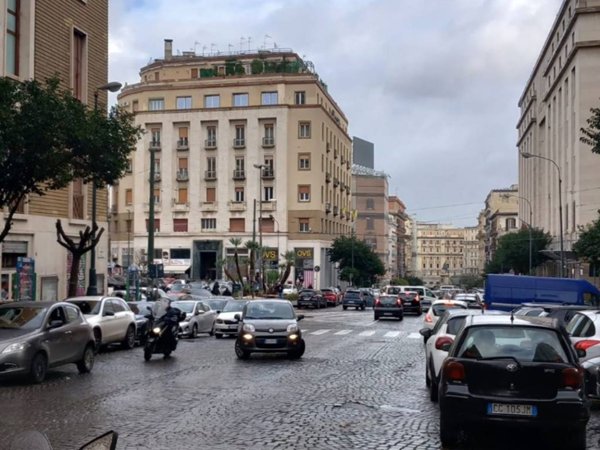 negozio in vendita a Napoli in zona Montecalvario