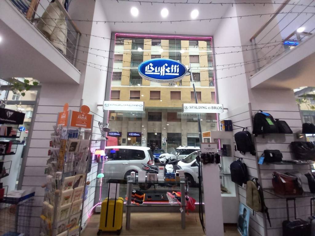 negozio in vendita a Napoli in zona Montecalvario