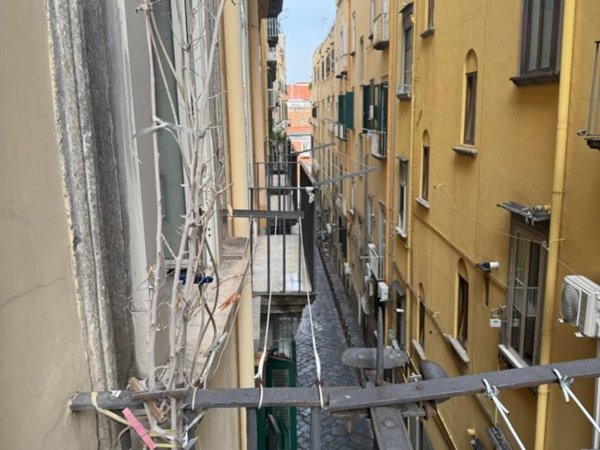 appartamento in vendita a Napoli in zona Chiaia