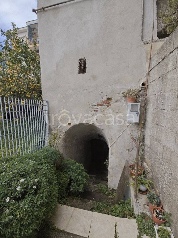 negozio in vendita a Napoli in zona Soccavo