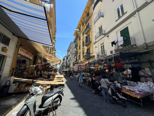 negozio in vendita a Napoli in zona Arenella