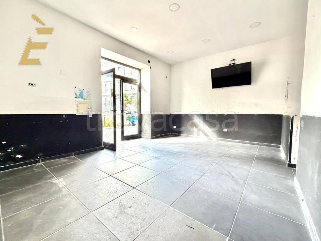 negozio in vendita a Napoli in zona Piscinola