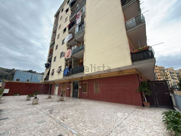appartamento in vendita a Napoli in zona Fuorigrotta