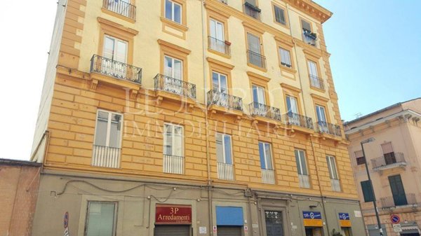 appartamento in vendita a Napoli in zona San Carlo all'Arena