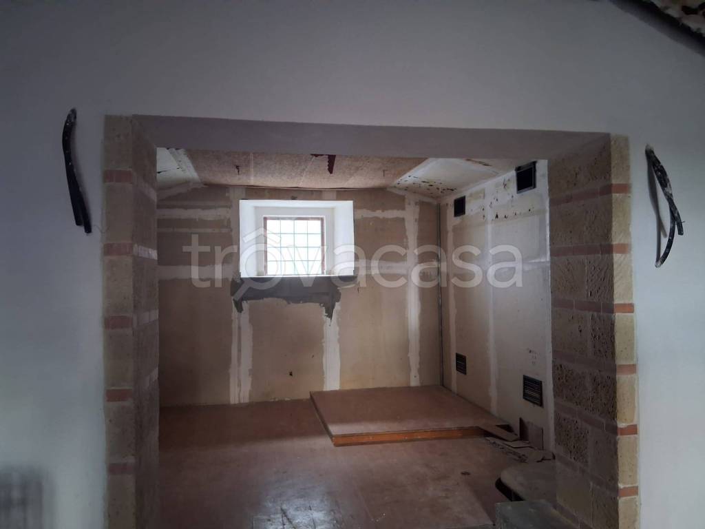 negozio in vendita a Napoli in zona Bagnoli