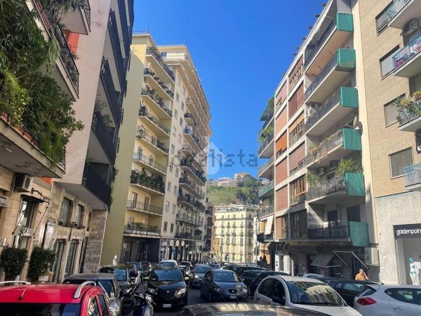 appartamento in vendita a Napoli in zona Chiaia