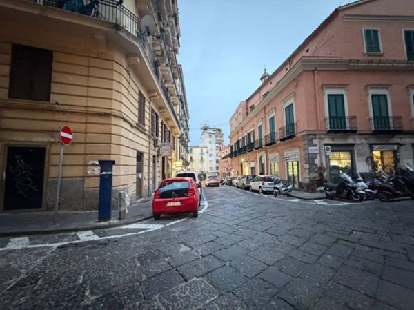 negozio in vendita a Napoli in zona Chiaia