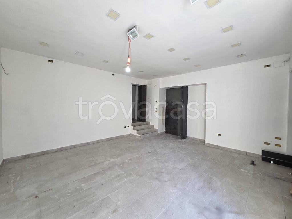 negozio in vendita a Napoli in zona Barra