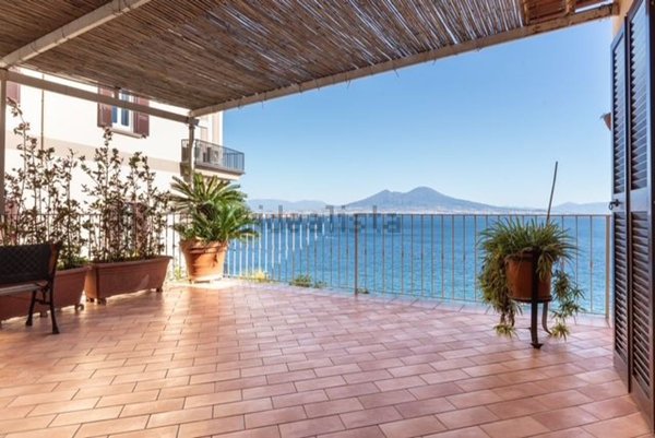 appartamento in vendita a Napoli in zona Posillipo