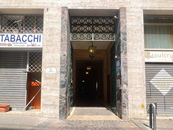 locale commerciale in vendita a Napoli in zona Montecalvario