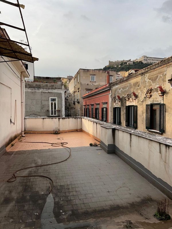 appartamento in vendita a Napoli in zona San Ferdinando