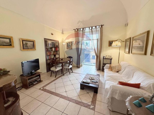 appartamento in vendita a Napoli in zona Chiaia