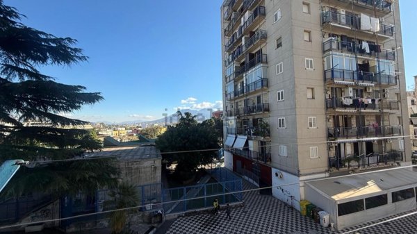 appartamento in vendita a Napoli in zona Poggioreale