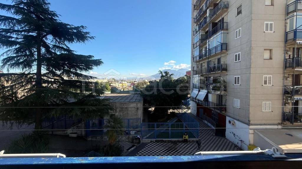 appartamento in vendita a Napoli in zona Poggioreale