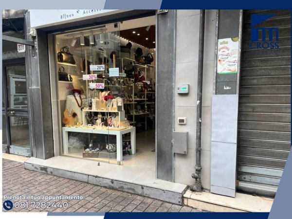 negozio in vendita a Napoli in zona Soccavo
