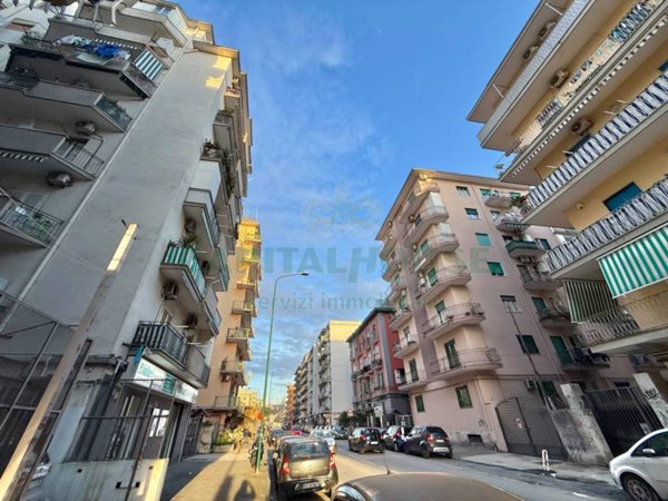 negozio in vendita a Napoli in zona Fuorigrotta
