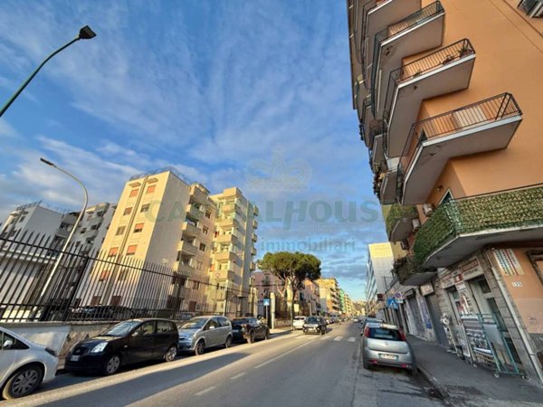 negozio in vendita a Napoli in zona Fuorigrotta