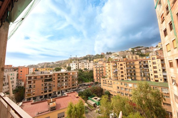 appartamento in vendita a Napoli in zona Chiaia