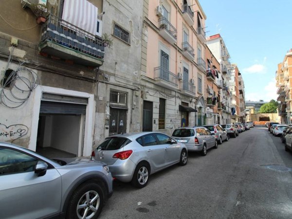 locale commerciale in vendita a Napoli