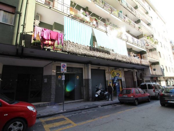 negozio in vendita a Napoli in zona Stella