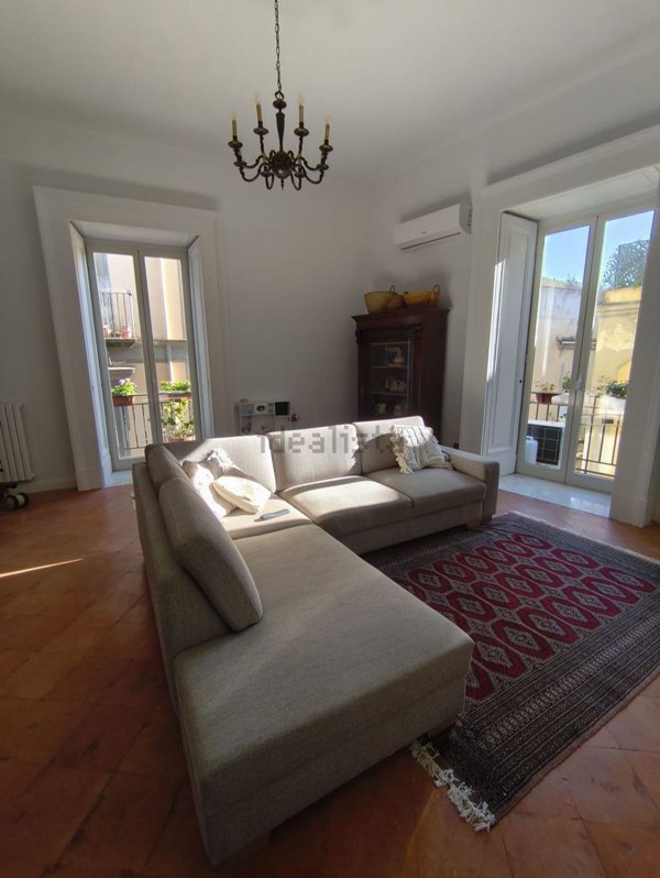 appartamento in vendita a Napoli in zona Chiaia