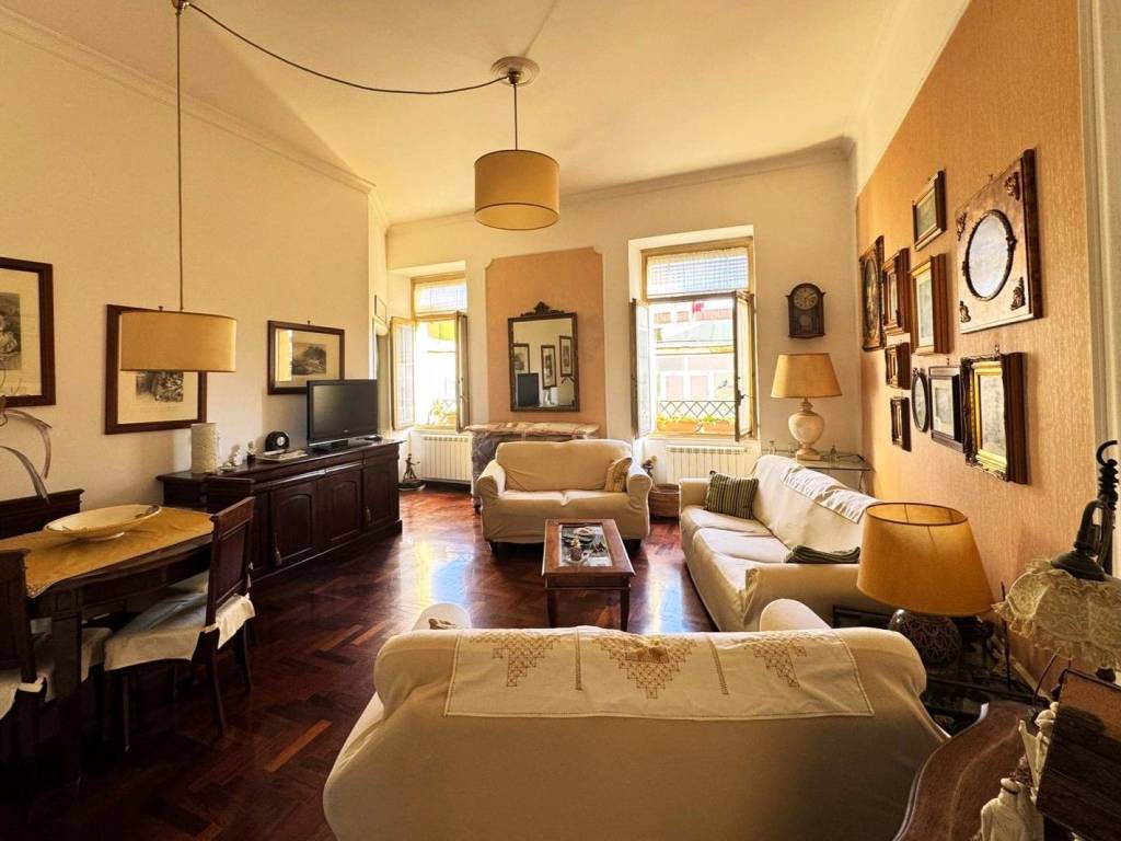 appartamento in vendita a Napoli in zona Vicaria