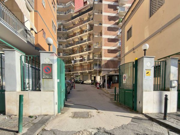 appartamento in vendita a Napoli in zona San Carlo all'Arena