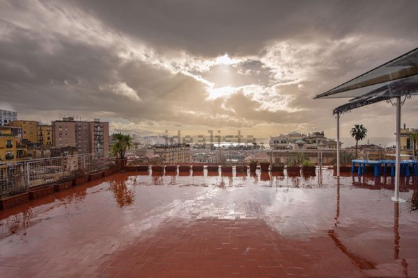 appartamento in vendita a Napoli in zona Chiaia