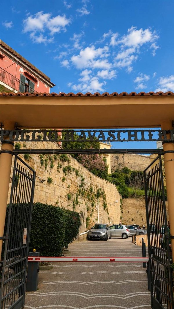 appartamento in vendita a Napoli in zona Vomero