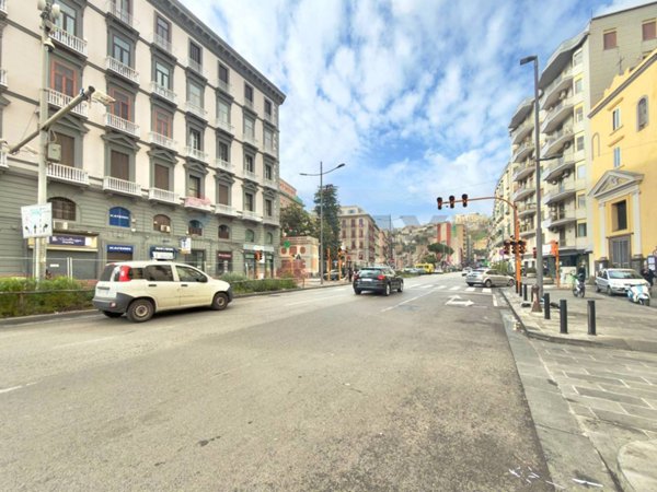 appartamento in vendita a Napoli in zona Chiaia