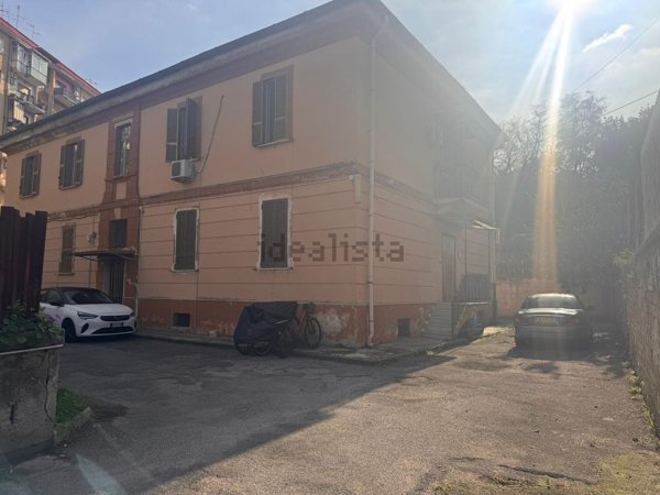 appartamento in vendita a Napoli in zona Fuorigrotta