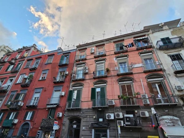 appartamento in vendita a Napoli in zona Chiaia