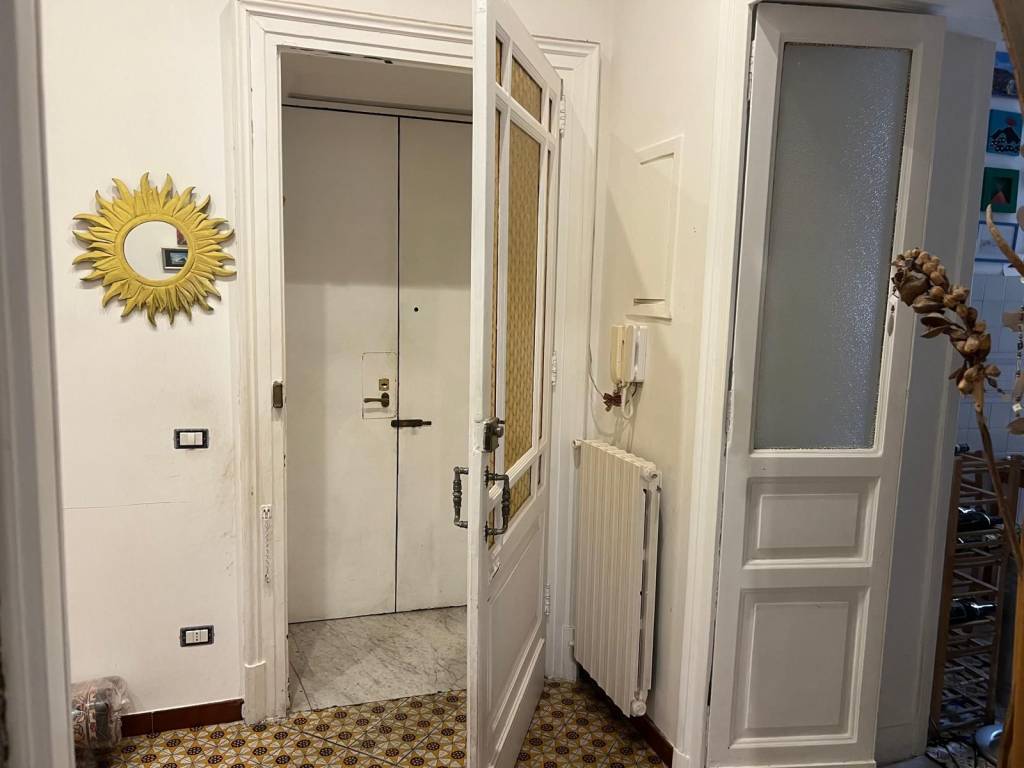 appartamento in vendita a Napoli in zona Chiaia