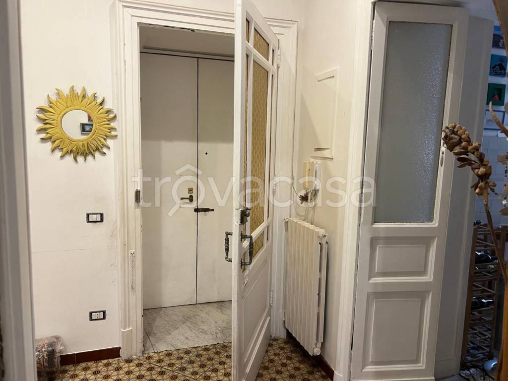 appartamento in vendita a Napoli in zona Chiaia