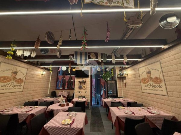 negozio in vendita a Napoli in zona Chiaia