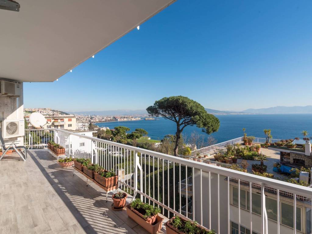 appartamento in vendita a Napoli in zona Posillipo