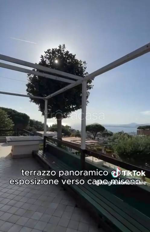 appartamento in vendita a Napoli in zona San Carlo all'Arena