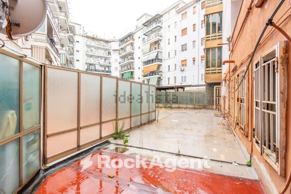 appartamento in vendita a Napoli in zona Vicaria