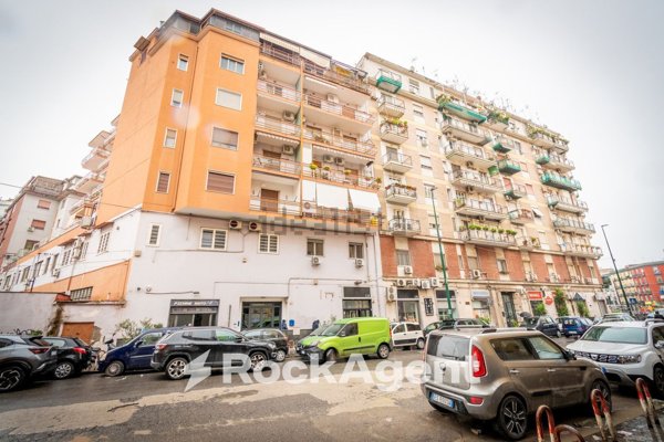 appartamento in vendita a Napoli in zona Vicaria