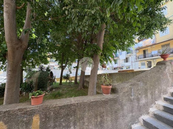 appartamento in vendita a Napoli in zona Vicaria