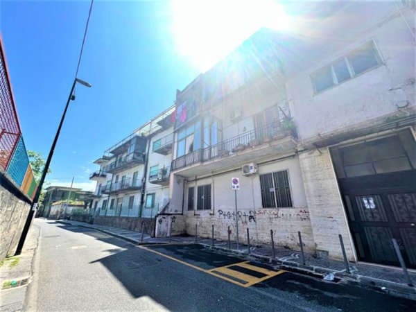 appartamento in vendita a Napoli in zona Barra