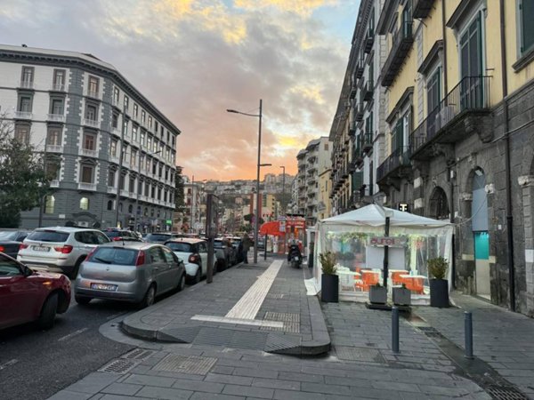 negozio in vendita a Napoli in zona Chiaia