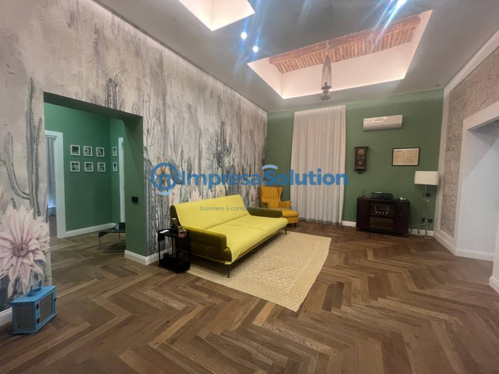 appartamento in vendita a Napoli in zona Pendino / San Giuseppe