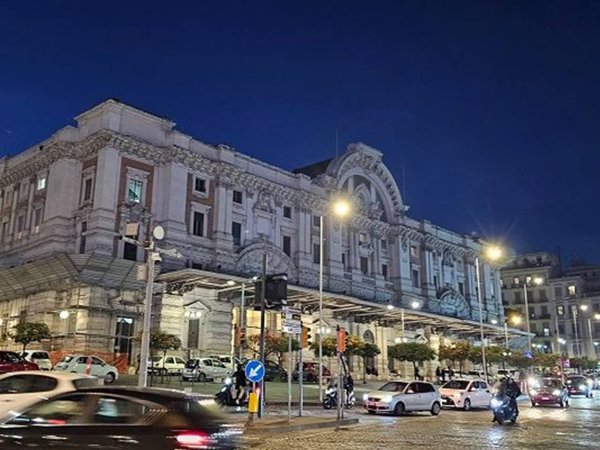 appartamento in vendita a Napoli in zona Chiaia