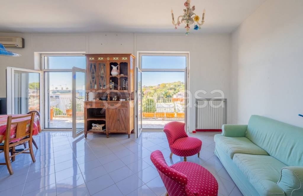 appartamento in vendita a Napoli in zona Posillipo