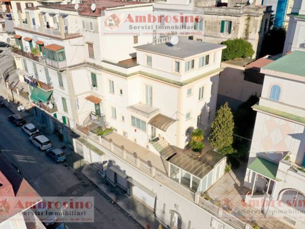 casa indipendente in vendita a Napoli in zona San Carlo all'Arena