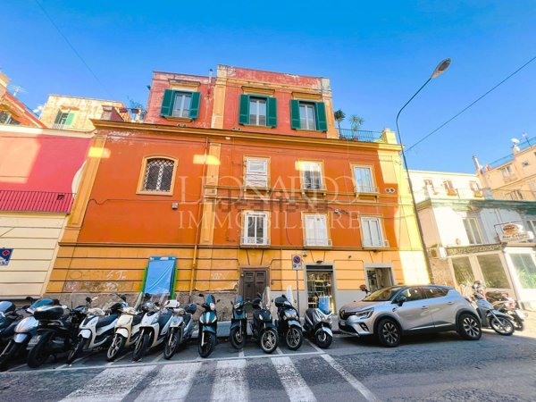 monolocale in vendita a Napoli in zona Chiaia